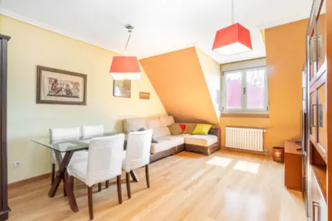 Piso en calle de Alfonso III 'El Magno', 2