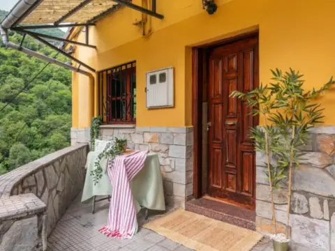 Casa en calle Pumardongo, nº 11