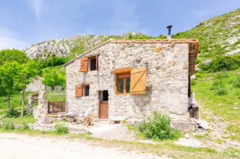 Casa en calle Braña de Trespandiu - Oceño