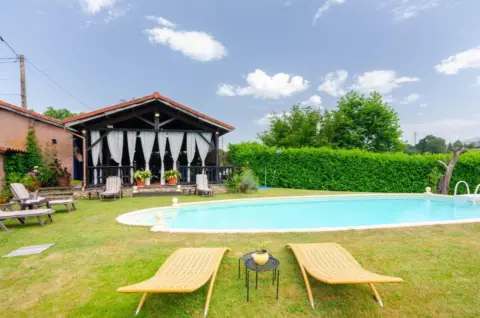 Casa pareada en calle Felechin, nº 7