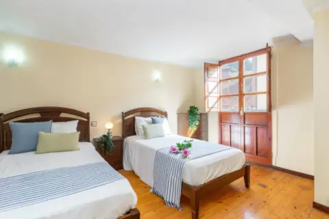 Casa adosada en calle del Campo de Golf de Las Caldas, nº 19