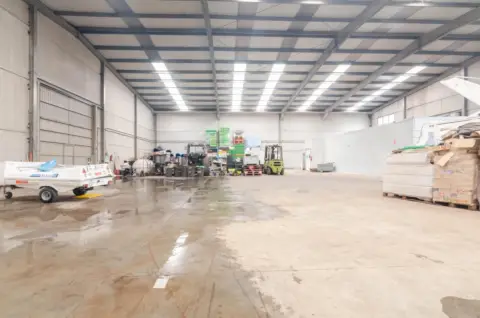 Nave industrial en calle Marcelino Camacho