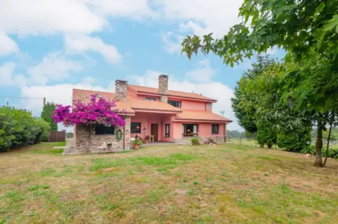 Chalet en calle de Las Regueras, nº 74