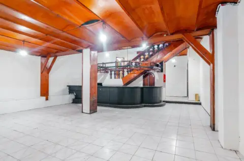 Local comercial en calle de Muñoz Degrain, 3