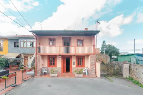 Casa adosada en Carretera de Latores, 38