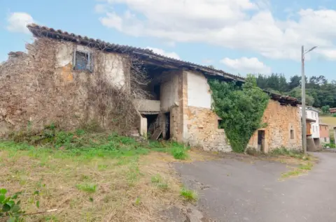 Casa en calle Santianes