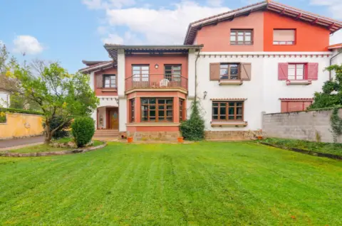 Casa adosada en calle Pablo Picass0, nº 48