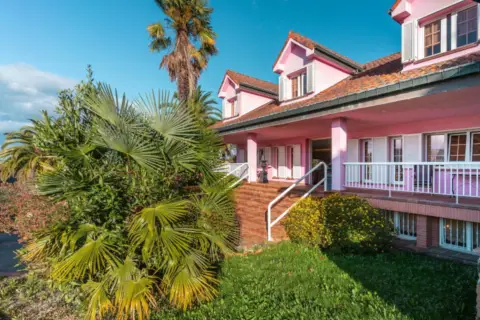 Edificio en calle Santa Ana Abuli