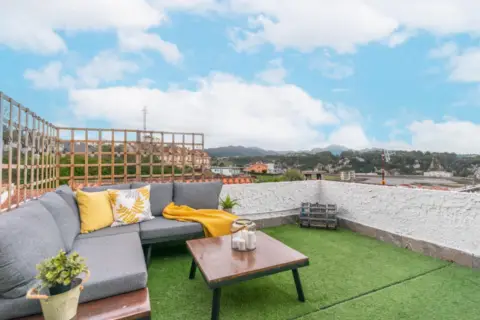 Casa adosada en calle de la Cuesta Vieja, 7