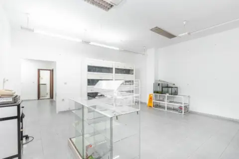 Local comercial en calle de la Fuente les Xanes, 3