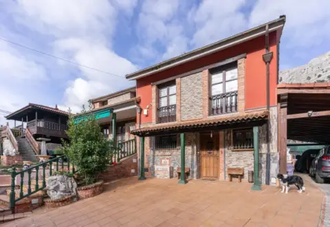 Chalet en calle Pumarada-Llonin, nº 36