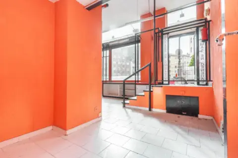 Local comercial en calle de Turina, 6