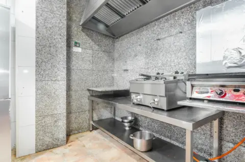 Local comercial en calle Marquesa de Canillejas, 36