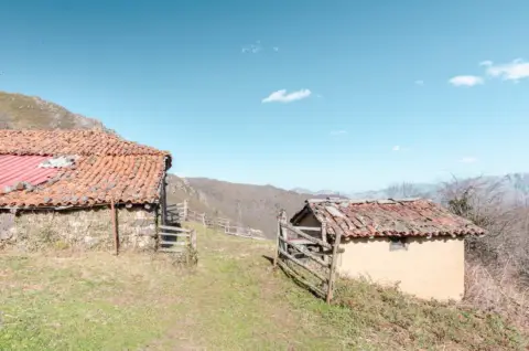 Casa en calle Braña Tuiza