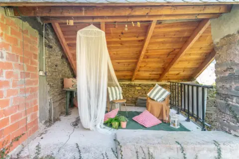 Casa en calle Mestas, nº 106