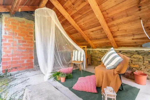 Casa en calle Mestas, nº 106