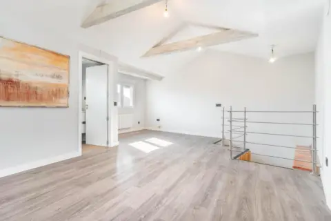 Casa adosada en calle Areñes, nº 105