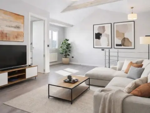 Casa adosada en calle Areñes, nº 105