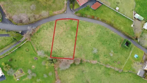 Terreno en calle La Vallina