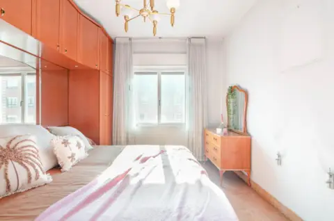 Piso en calle del Puerto de Pajares, 17