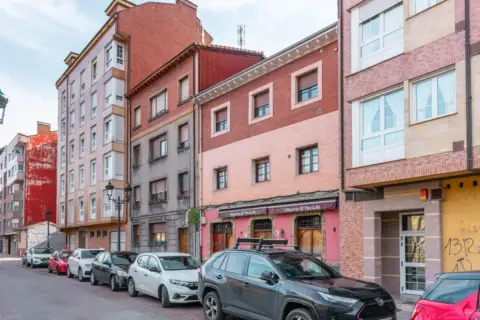 Edificio en calle Poeta Manfer de la Llera, 5