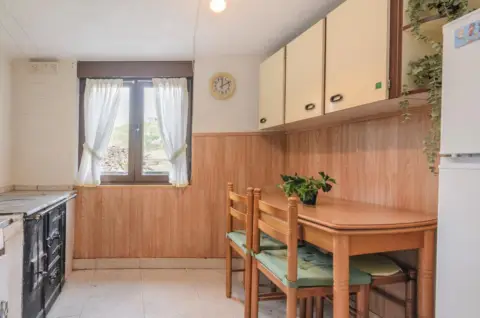 Casa en calle de la Vallina, 1