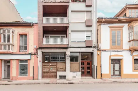 Local comercial en calle de Cervantes, 25