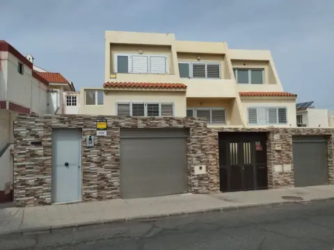 Casa adosada en calle Fresno