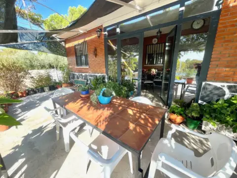 Chalet en calle de los Tulipanes, 27