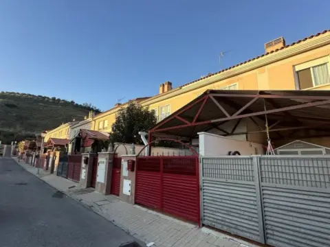 Casa adosada en Valverde de Alcalá