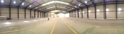 Nave industrial en calle de Badajoz, 58