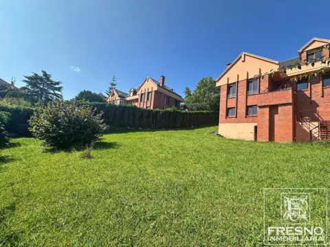 Casa adosada en Urbanización de Muriedas Jardines