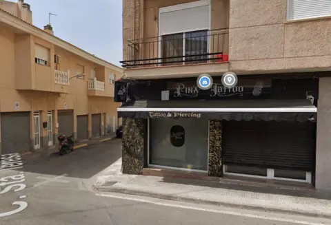 Commercial space in calle del Submarino, 93