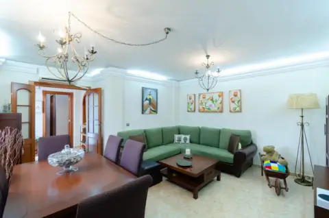 Casa en calle Las Acacias
