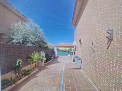 Casa pareada en Erustes