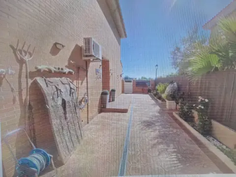 Casa pareada en Erustes