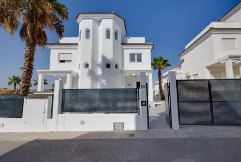 Casa pareada en La Marina