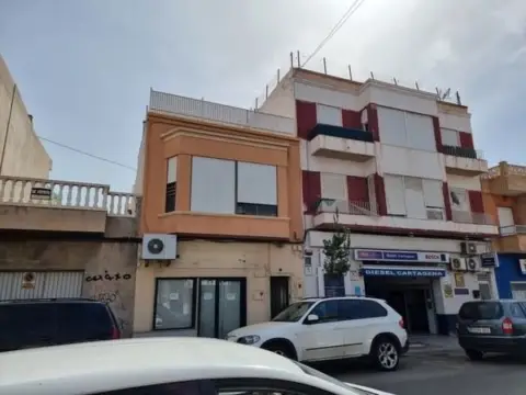 Local comercial en Los Dolores