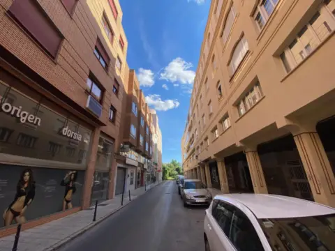 Garaje en calle de Zurbarán
