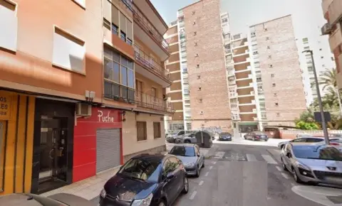 Local comercial en calle Cartagena de Indias, 31