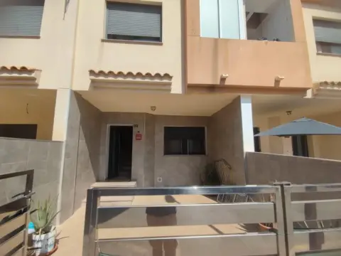 Casa adosada en Roldán