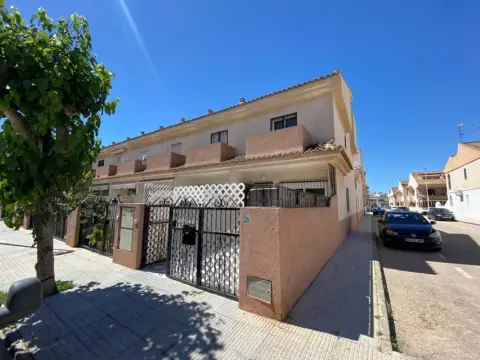 Casa adosada en calle del Río Eo, 40