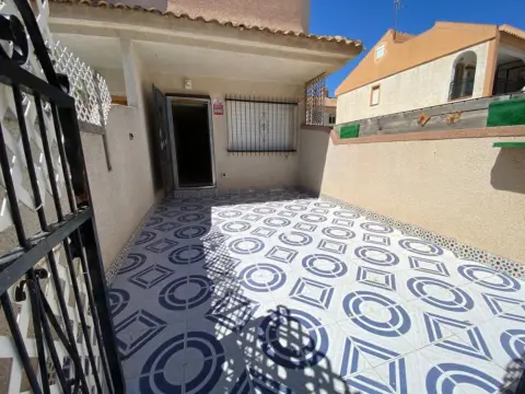 Casa adosada en calle del Río Eo, 40