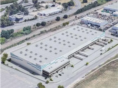 Nave industrial en Montornès del Vallès