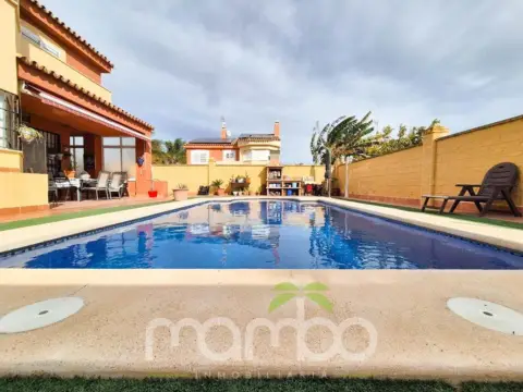 Chalet en Urbanización El Tomillar