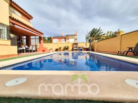 Chalet en Urbanización El Tomillar