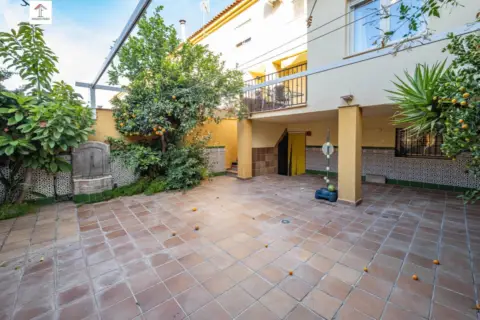 Casa adosada en Avenida de Blas Infante, 3