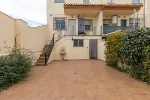 Casa pareada en calle Ciruelos, 4