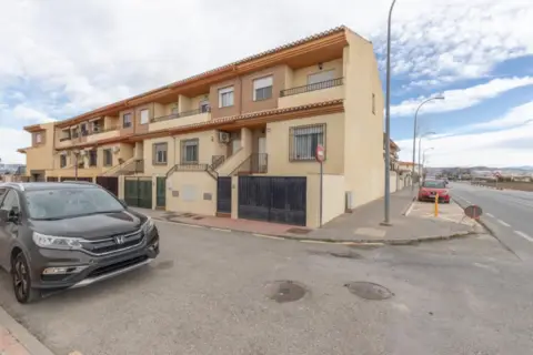 Casa pareada en calle Ciruelos, 4