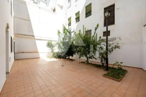 Piso en calle Niños Luchando